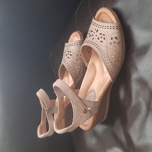 EARTH Beige Ibis Sandal